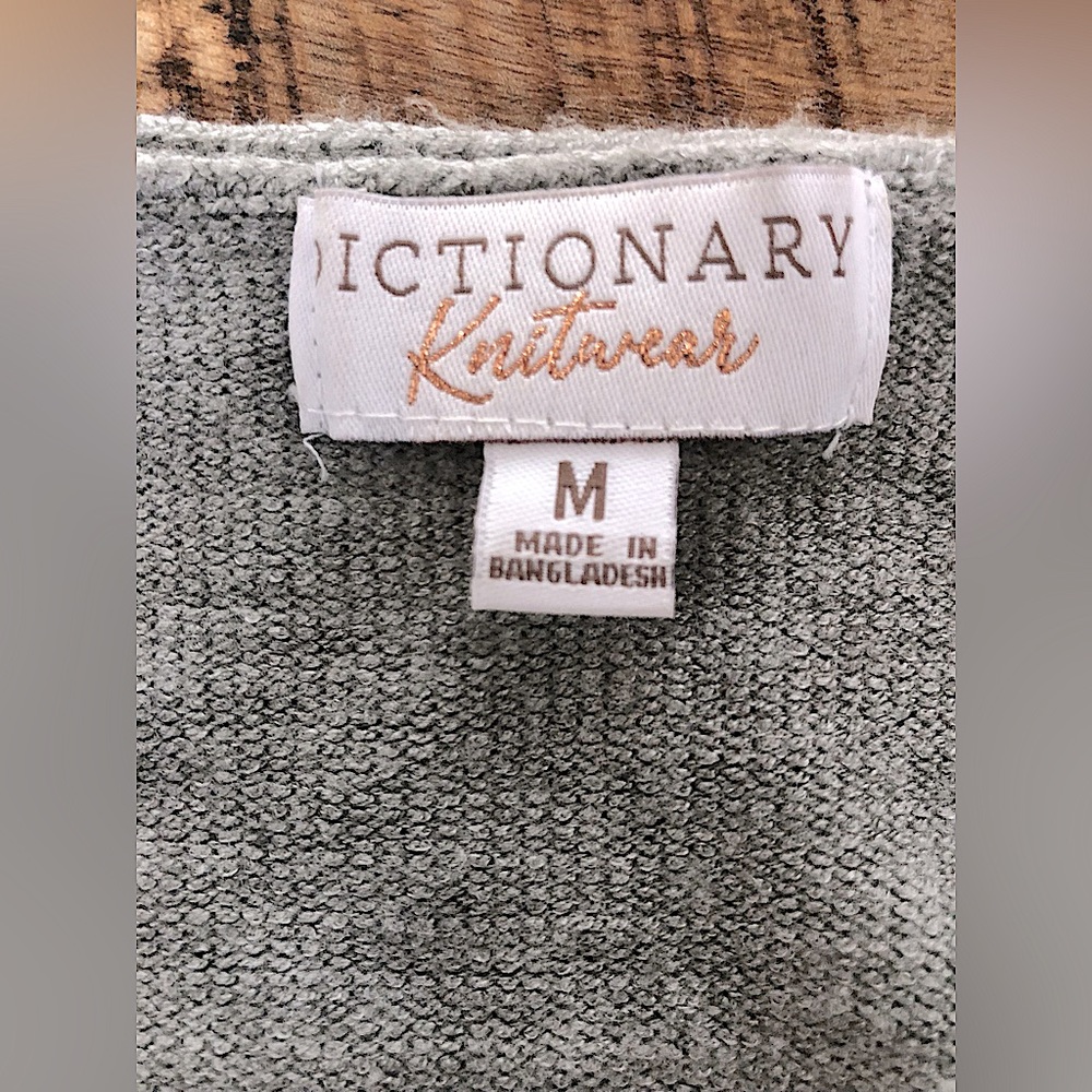 gray crop top/ cold weather